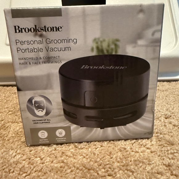 Brand New Brookstone Personal Grooming Portable Vacuum - Picture 1 of 4